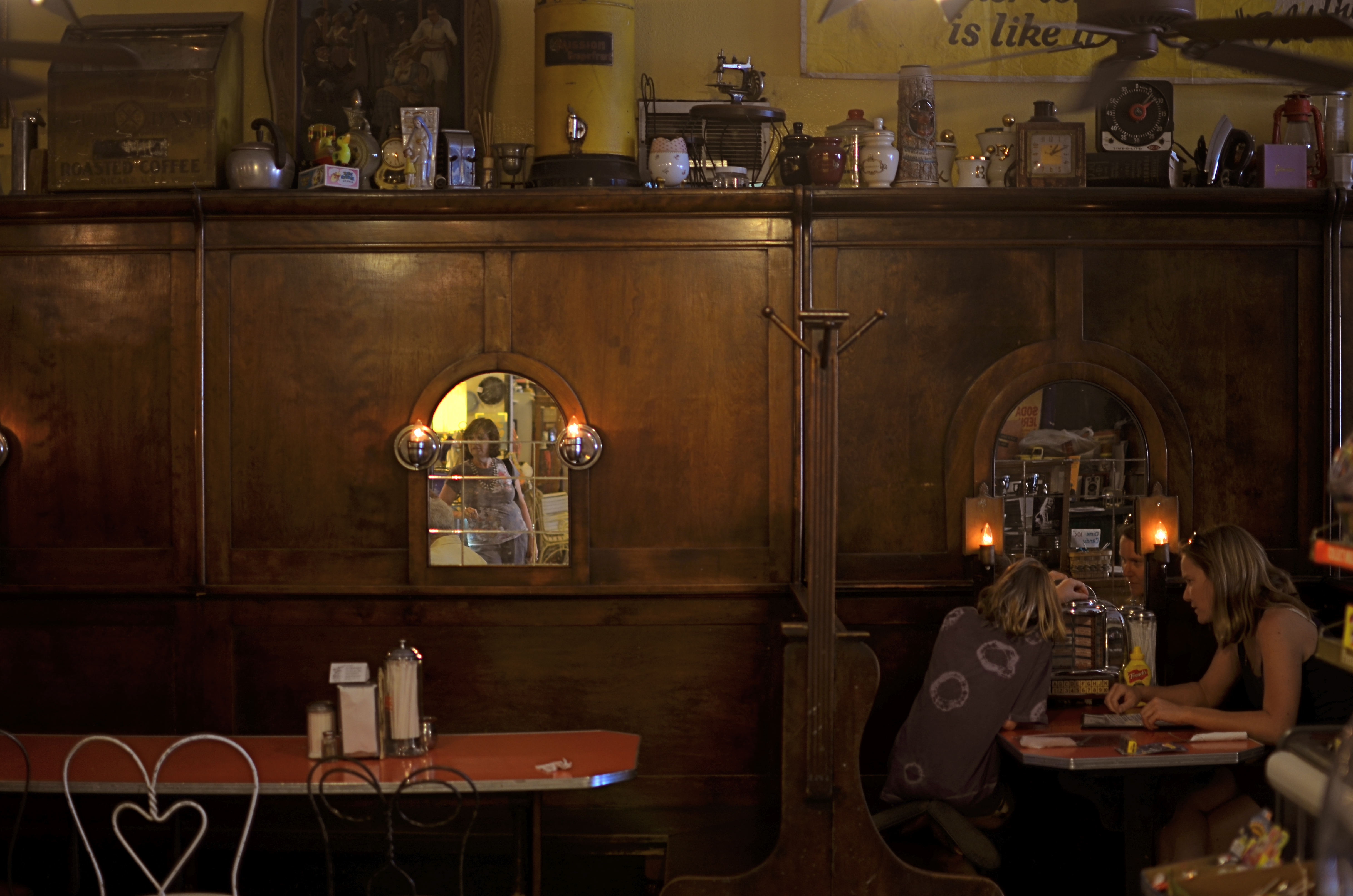 Three plays for a quarter, so you can eat "Tutti Fruiti" and listen to it, too. 1/40 sec., f/1.8, ISO 100, 35mm.