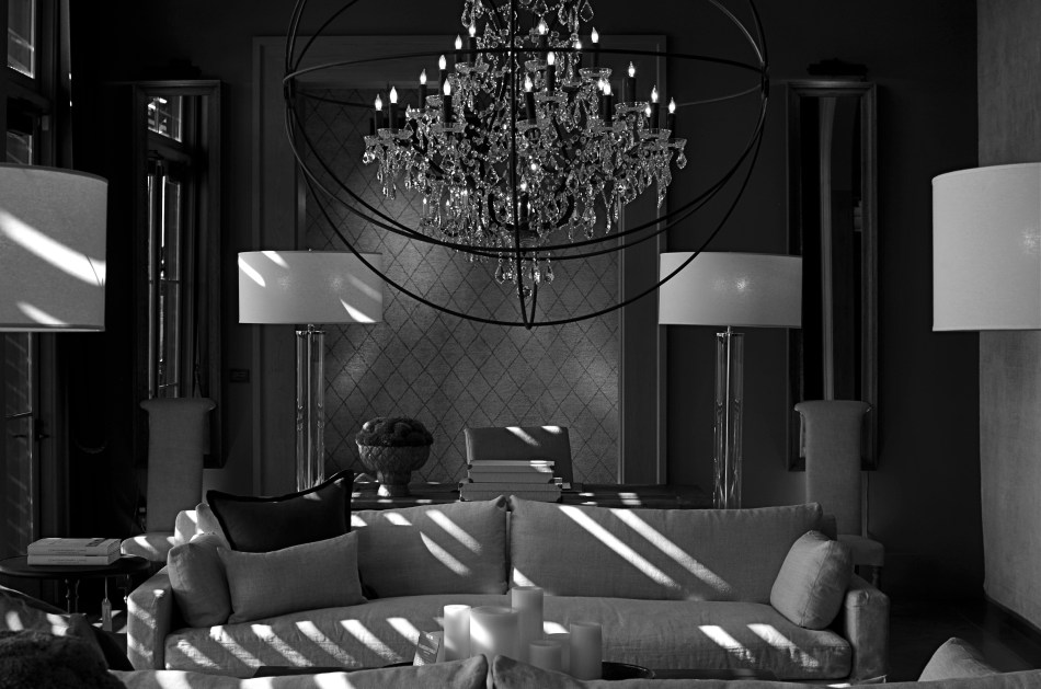 A Room Where Nothing Happens. Or Not. 1/100 sec., f/5.6, ISO 160, 35mm.