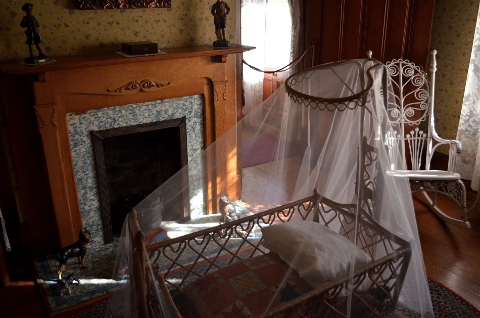 Child's bedroom, Rosson House Museum, Phoenix, AZ. 1/80 sec., f/3.8, ISO 640, 22mm.