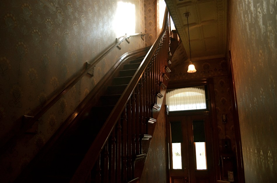 Multiple source of light can make things tricky. 1/40 sec., f/3.5, ISO 800, 18mm.