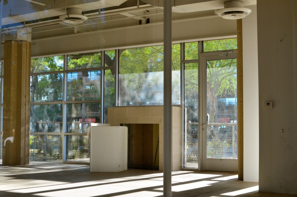 1/125 sec., f/5.6, ISO 100, 35mm.