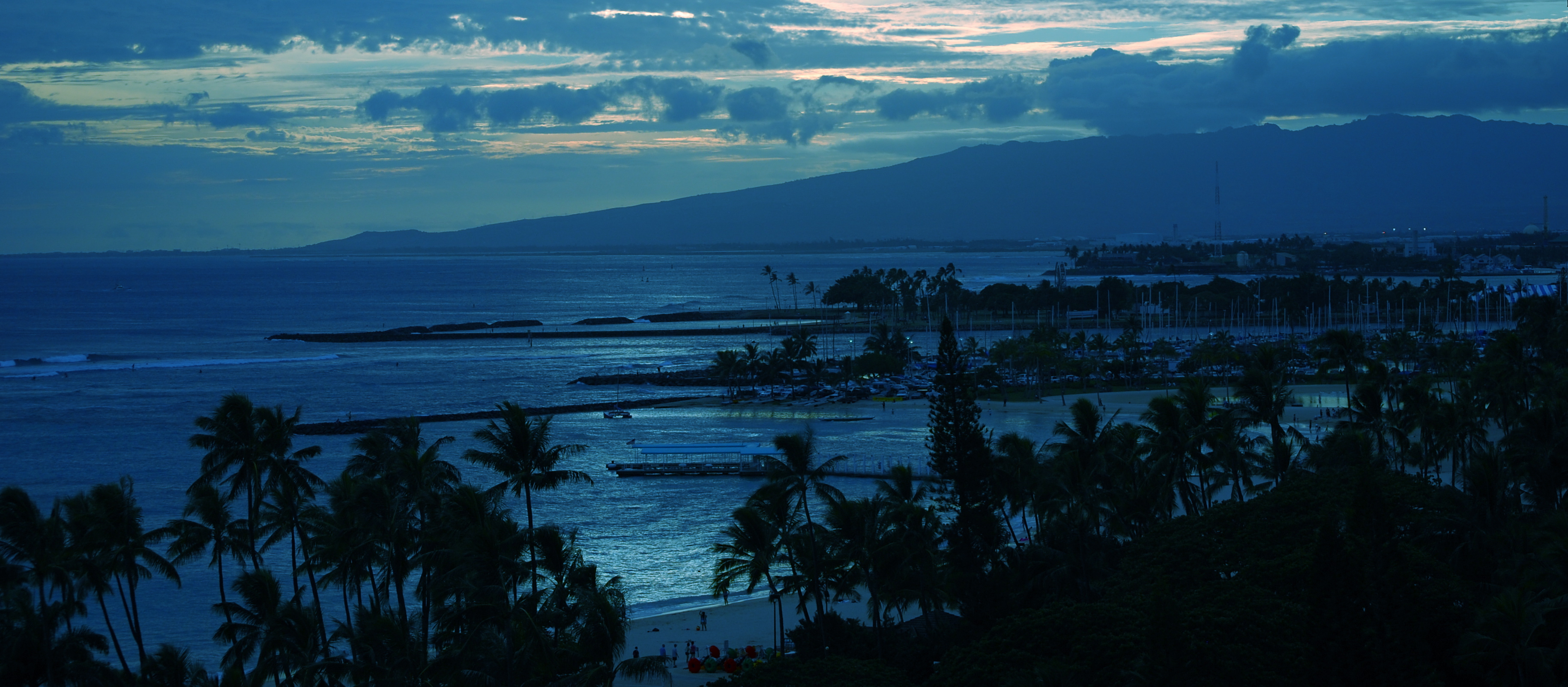 Waikiki Beach, 2009. I'd love to tell you what I did right with this picture, but I honestly don't remember.