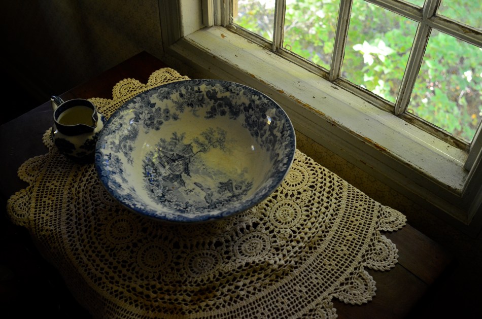 Over 90% of the Manse's original furnishings from the 18th century have been preserved.