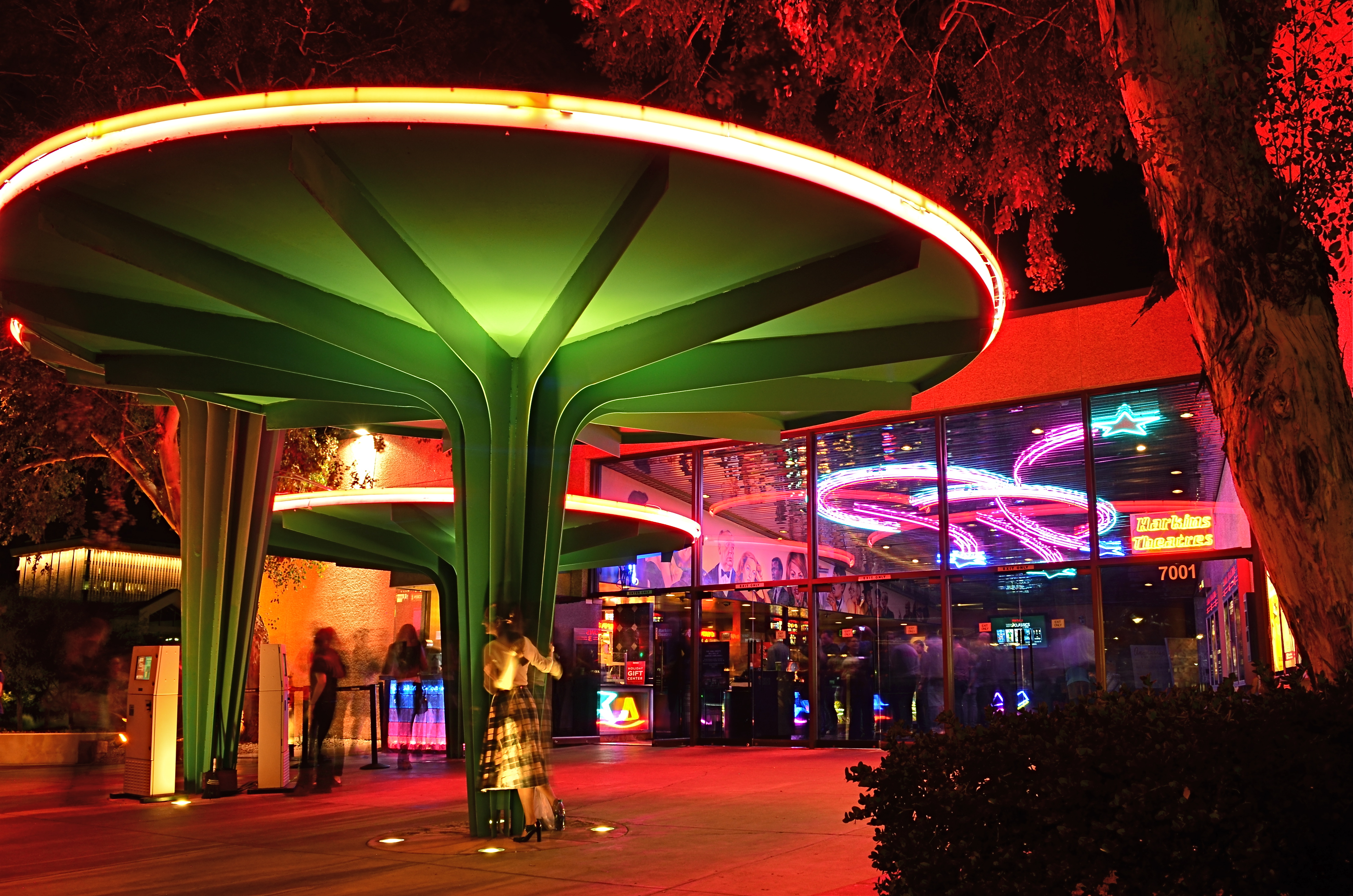 Later that same day: the Camelview's last neon-lit night of glamour.