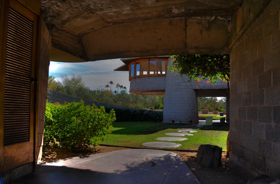 Entering a Frank Lloyd Wright home is like unwrapping a birthday present. 
