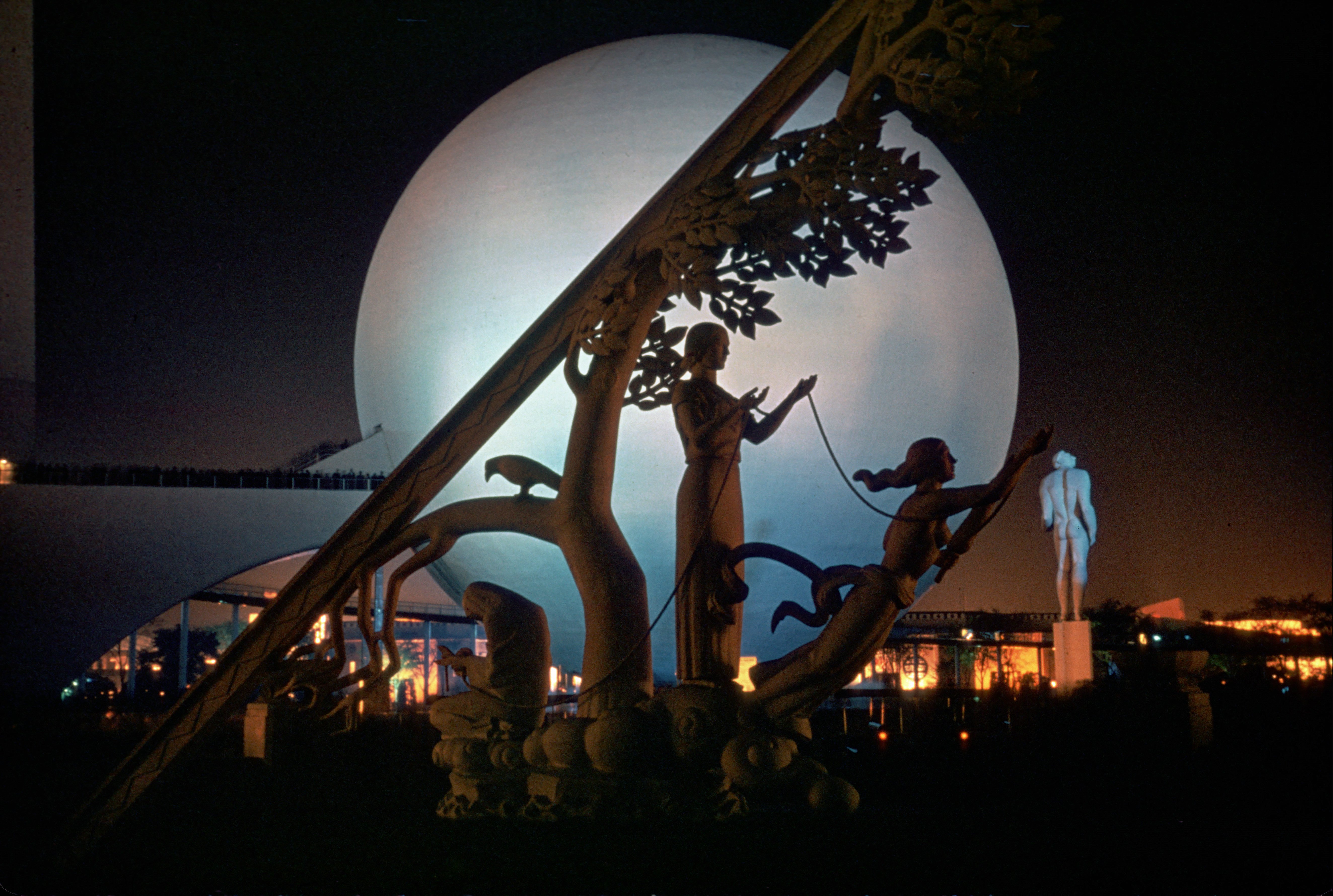 Statue Backlit by Perisphere Color